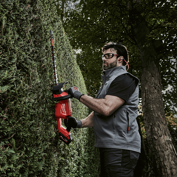 Milwaukee M18 FUEL™ 24" (610mm) Hedge Trimmer (Tool Only) M18CHT24B0