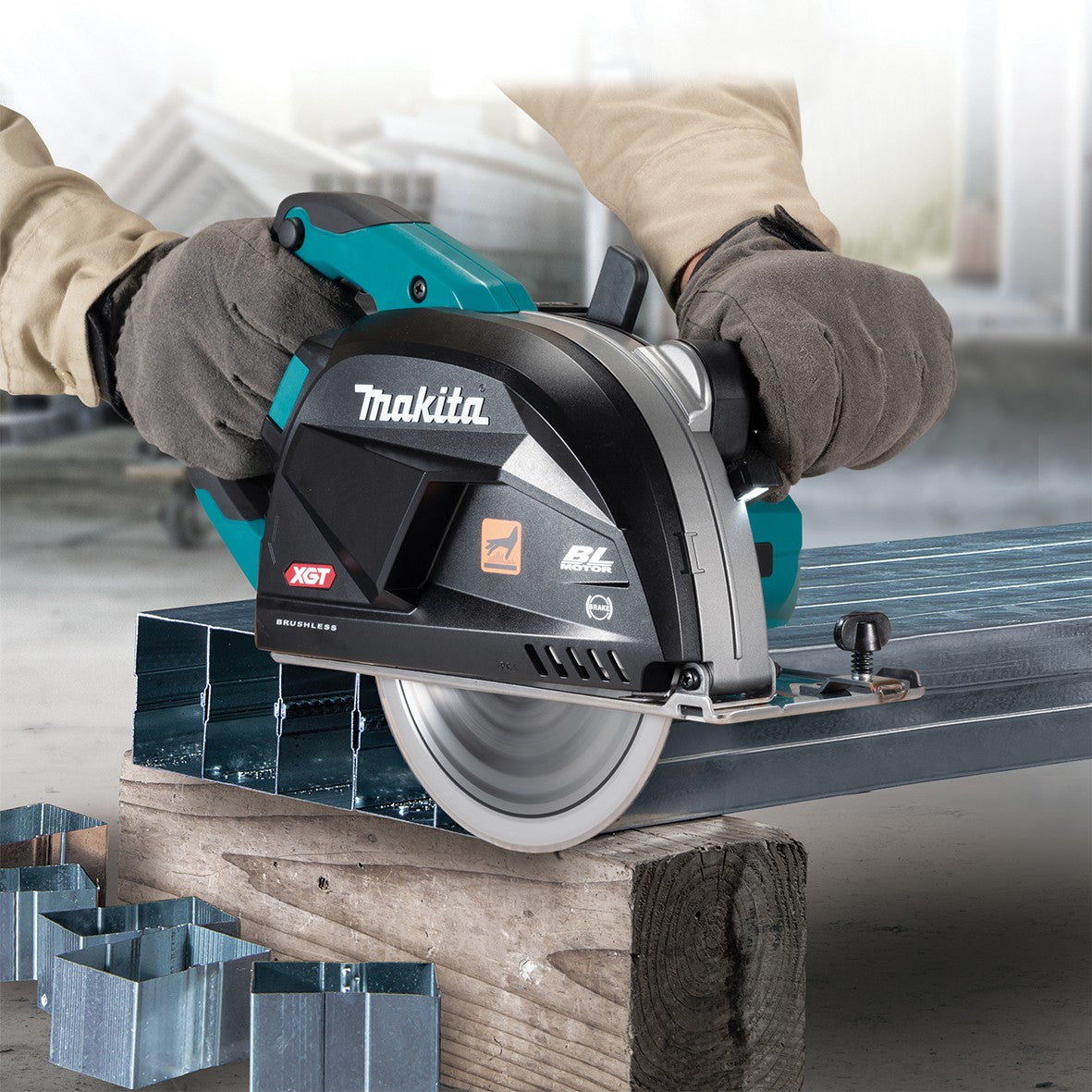 Makita 40V Max Brushless 185mm (7-1/4") Metal Cut Saw CS002GZ