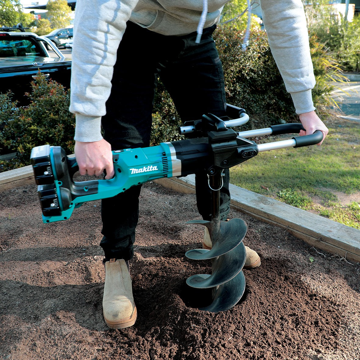 Makita 36V 5.0Ah Li-ion Cordless Brushless 842mm Earth Auger Combo Kit - DDG461PT2