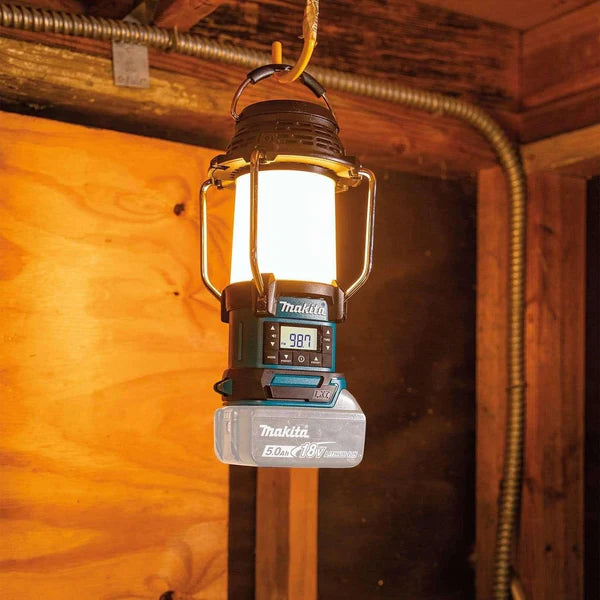 Makita 18V LXT Cordless AM/FM Radio with LED Lantern DMR055 (Skin Only)